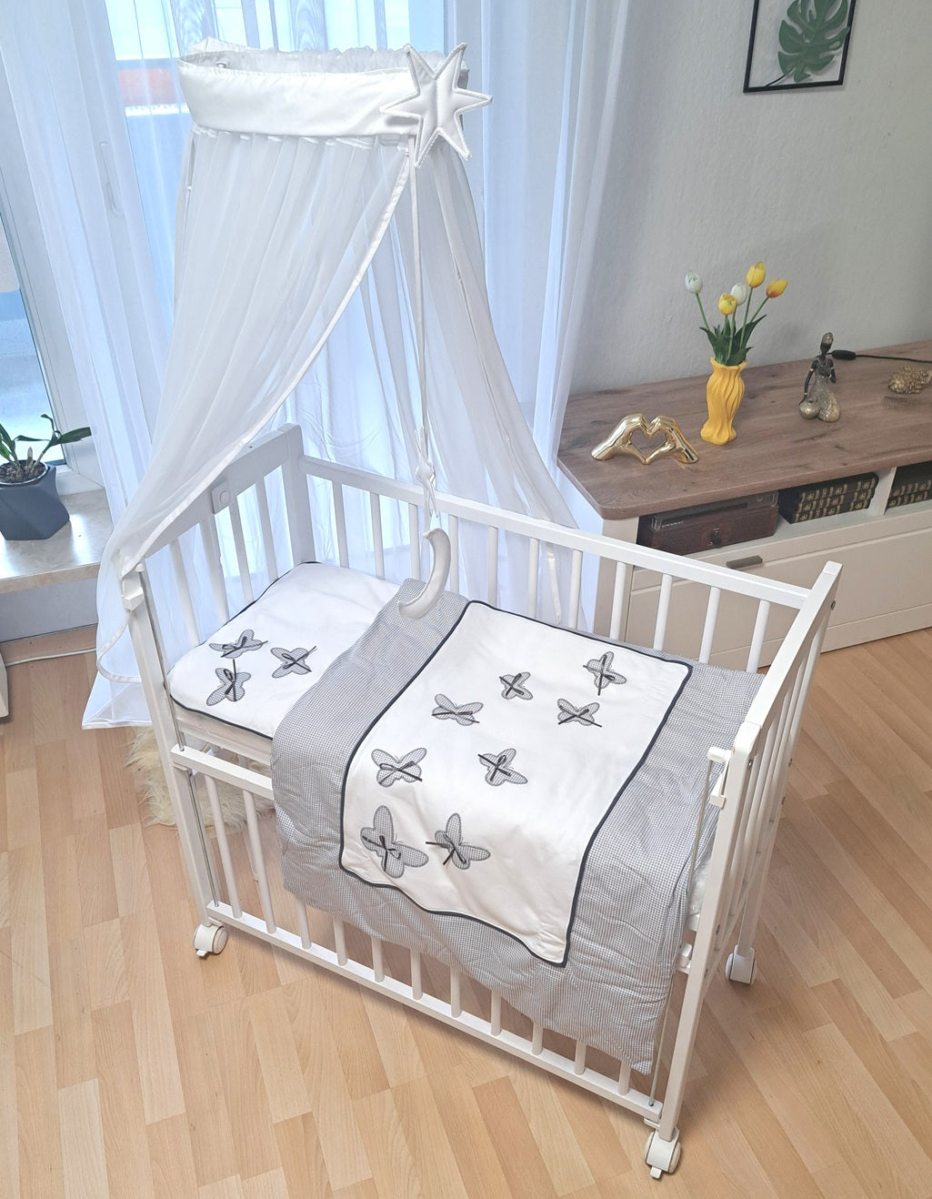 Baby Beistellbett – mit Bio-Bettwäsche, Matratze & Rollen (Set) - babyhafen.de