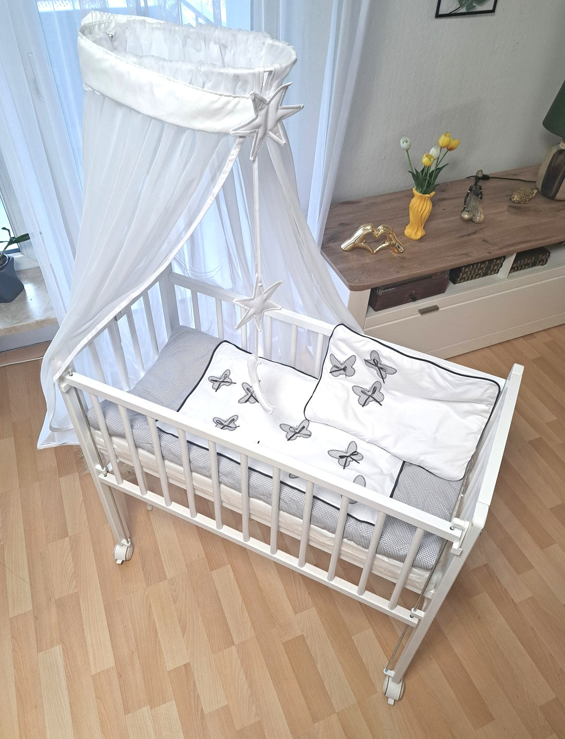 Baby Beistellbett – mit Bio-Bettwäsche, Matratze & Rollen (Set) - babyhafen.de