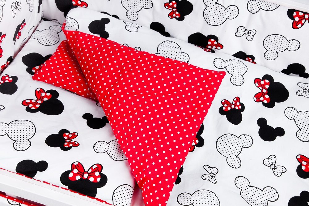 Babybettwäsche für Beistellbett – Minnie Design mit roten Schleifen - babyhafen.de