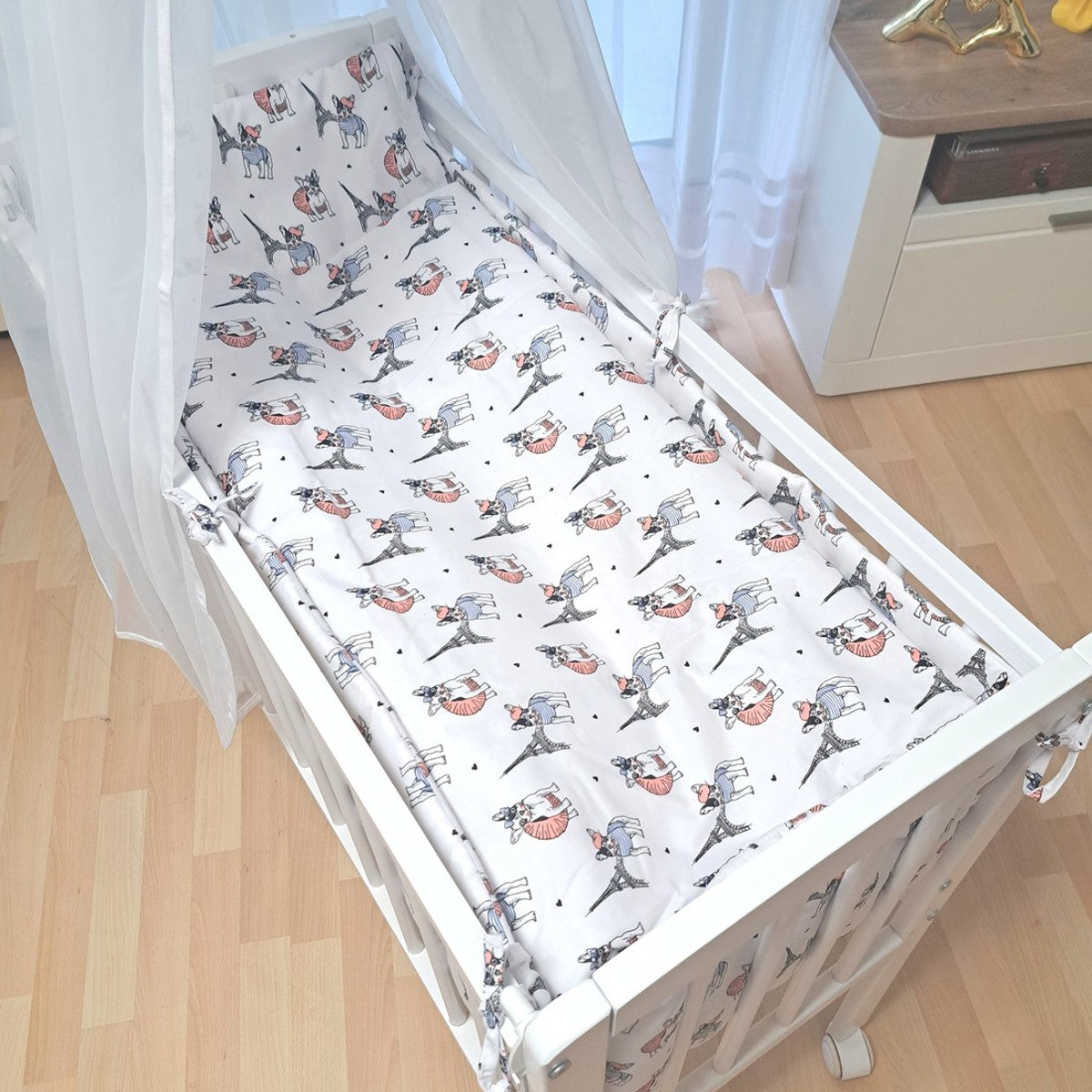 Beistellbett, Matratze & Bettwäsche im Design Pariser Tierfreunde