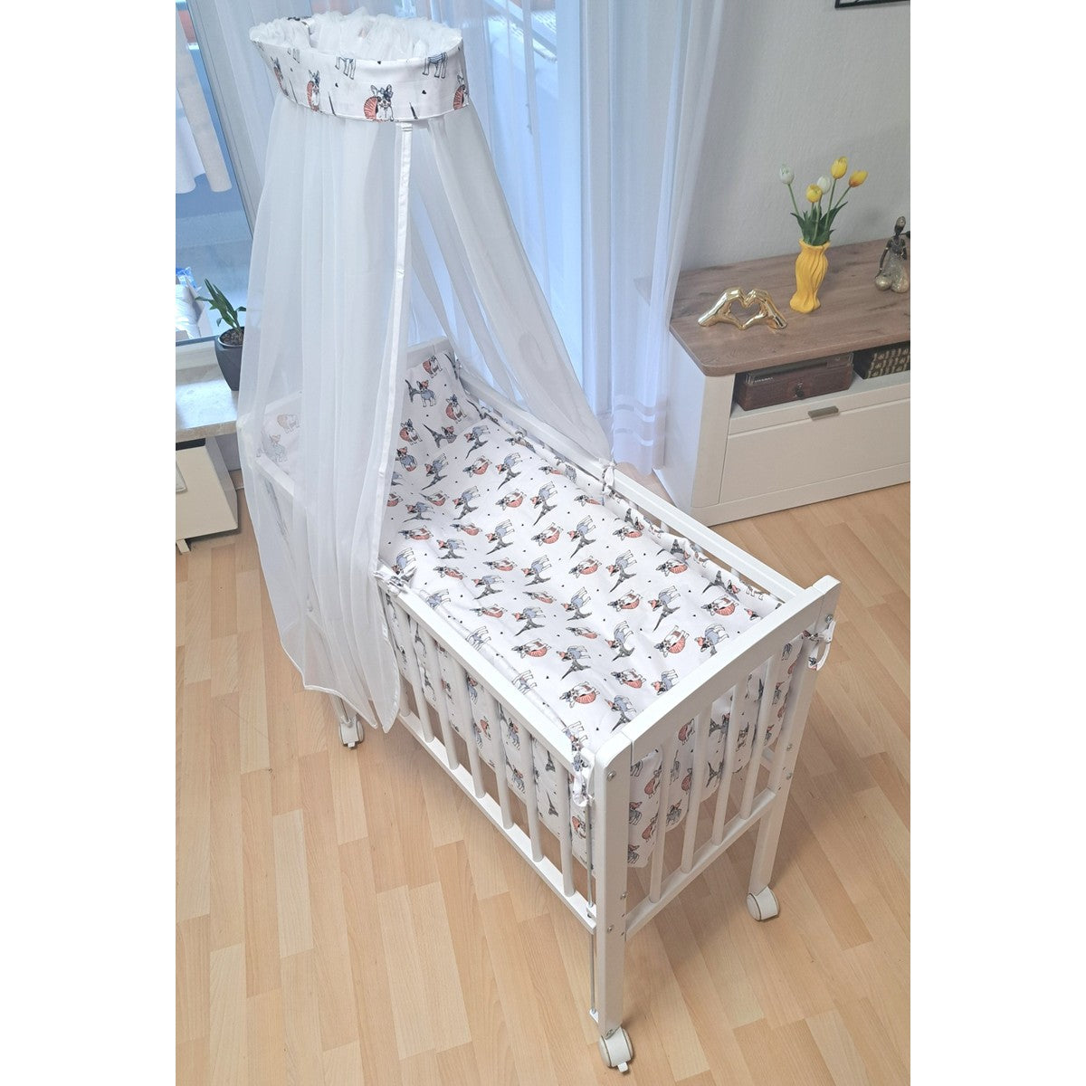 Beistellbett, Matratze & Bettwäsche im Design Pariser Tierfreunde