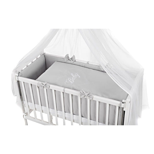 Weißes Beistellbett 90x40 cm mit grauer Bettwäsche und Himmel