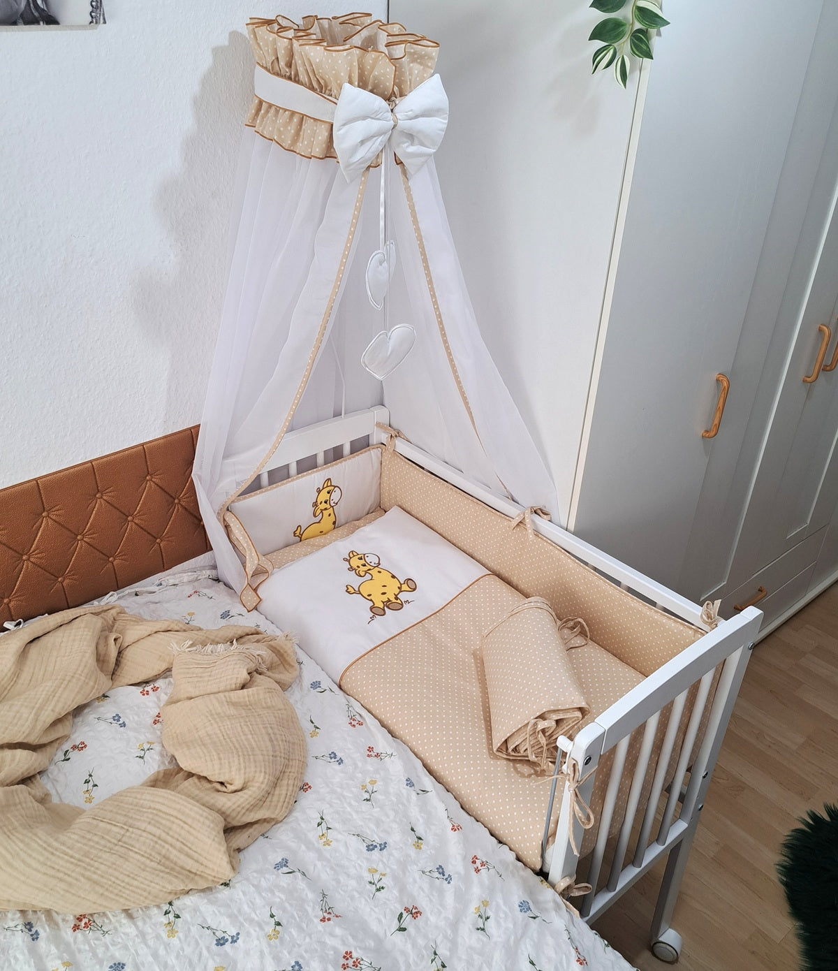 8-teilig Babybett Beistellbett 90x40 Giraffe in Beige - babyhafen.de