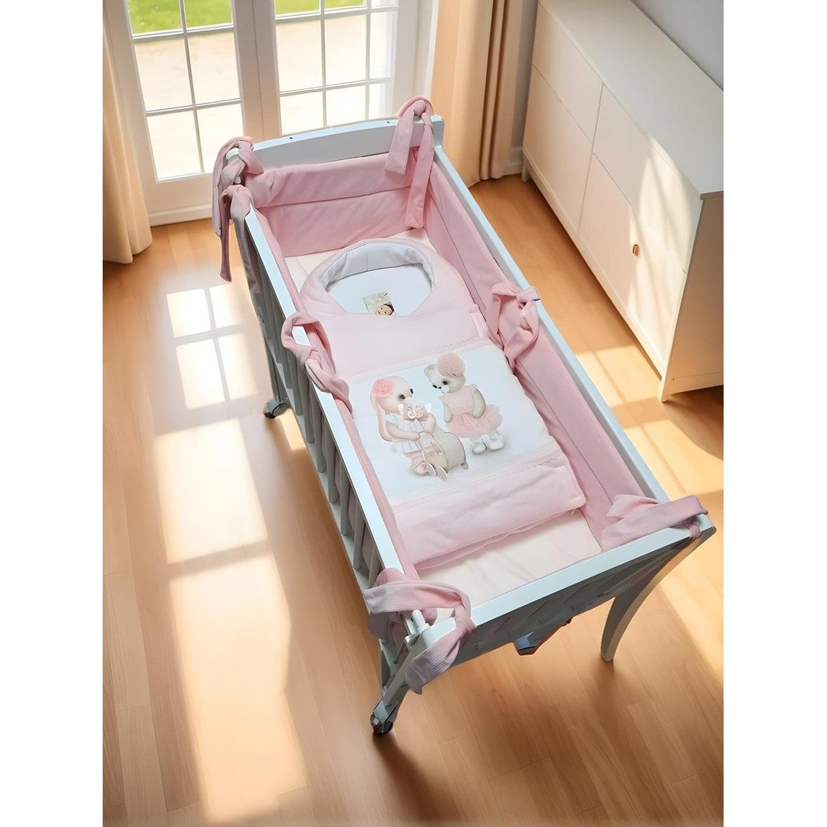 Babybett Beistellbett rosa mit Stoffausstattung und Seitengittern