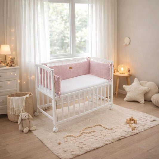 Beistellbett 40x90 rosa im Babyzimmer mit Nestchen