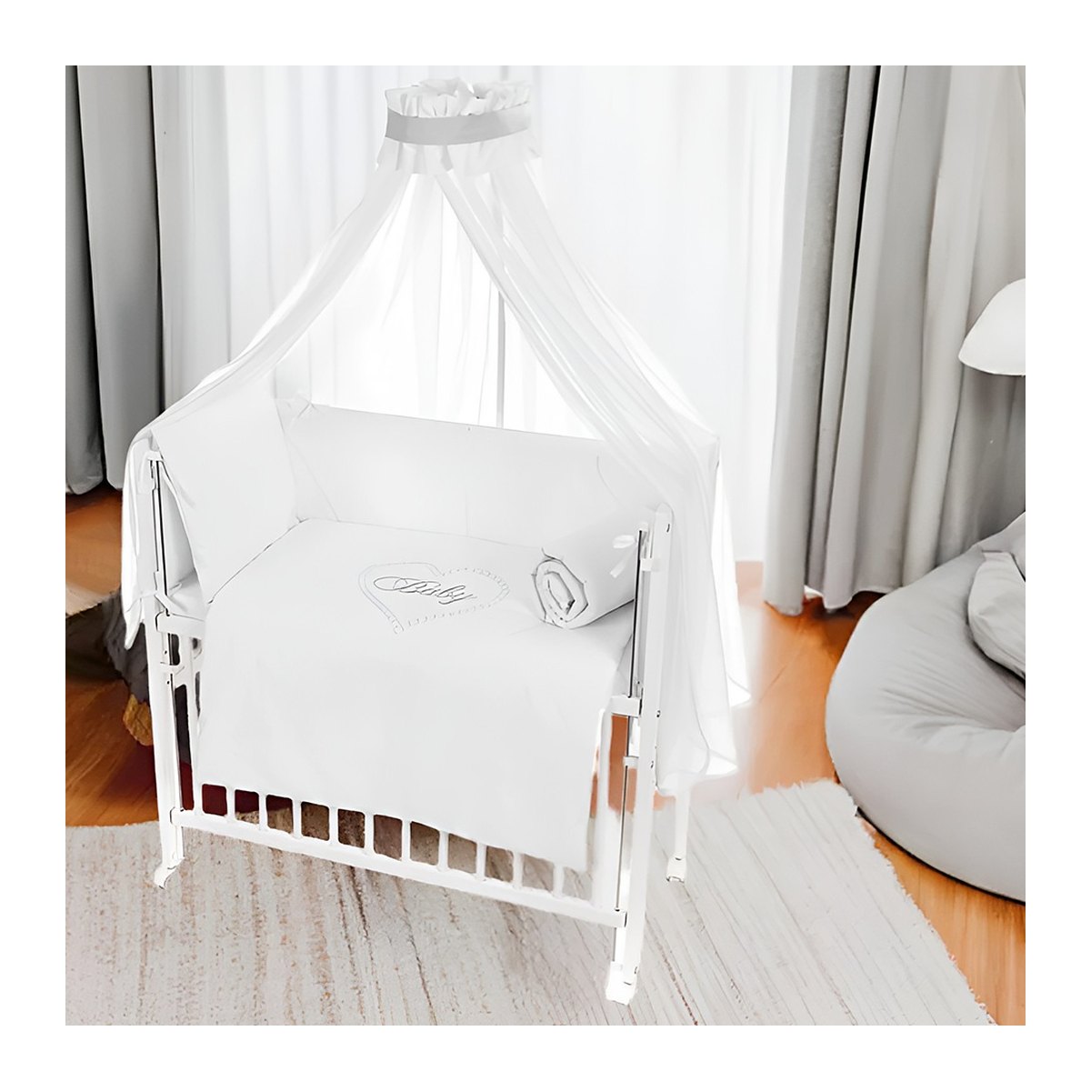 Weiße Babybett Bettwäsche mit gesticktem Herzchen-Design