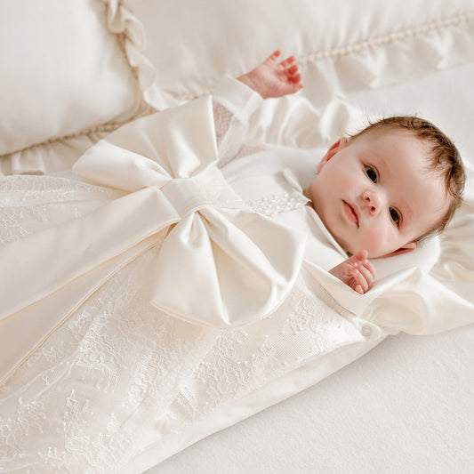 Elegante Einschlagdecke für Babys in Weiß – Modell SCARLETT von Babyhafen