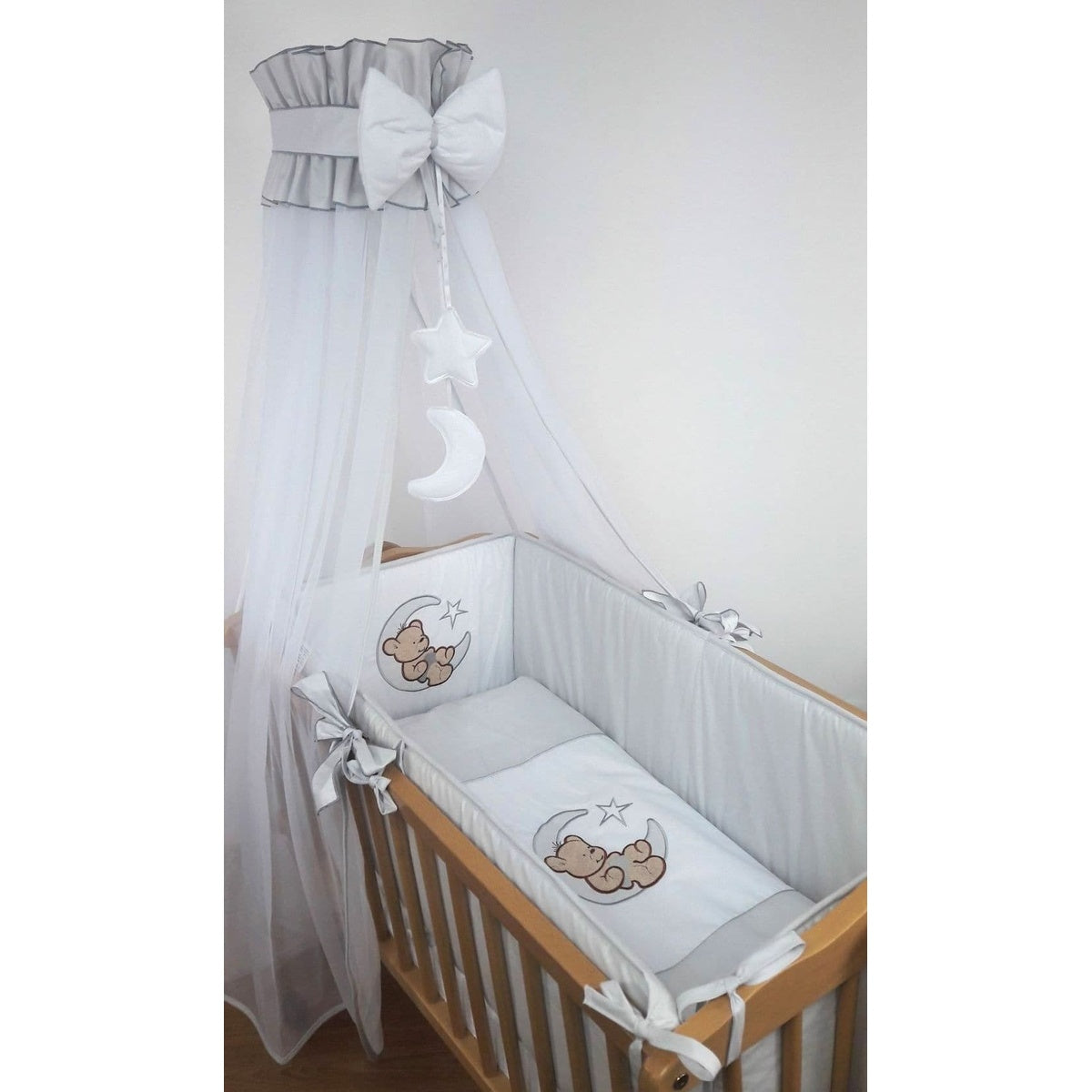Babybett-Set mit Spitze, Baldachin und süßer Bärchen-Stickerei – Komplettgarnitur für Wiege