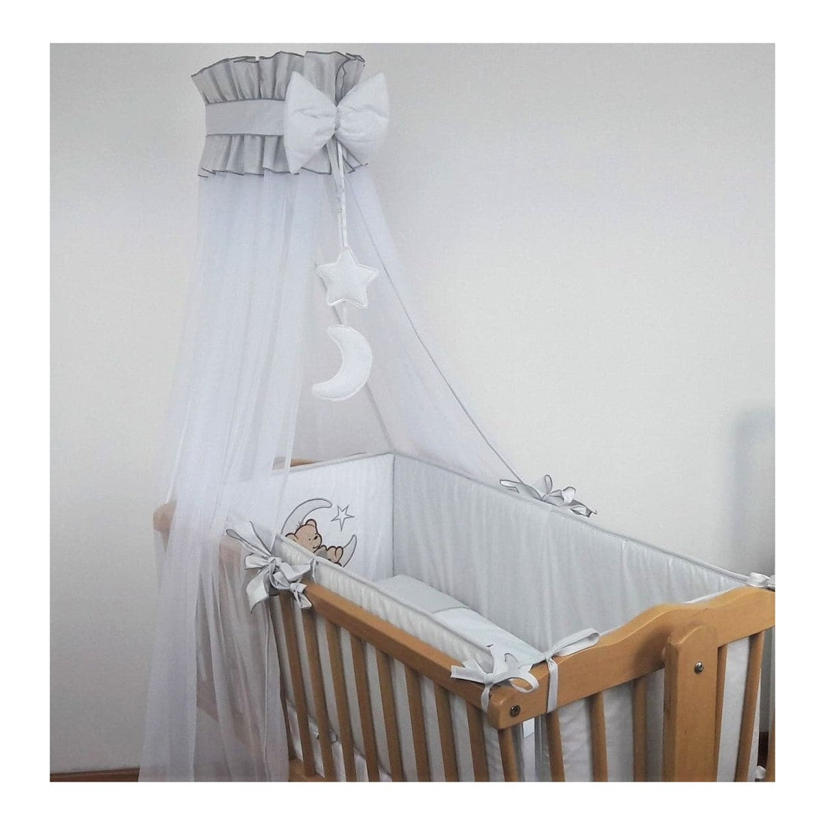 Komplettes 8-teiliges Wiegen-Set in Grau mit Bärenmotiv, Baldachin und weicher Baumwollbettwäsche – ideal für Beistellbett und Stubenwagen