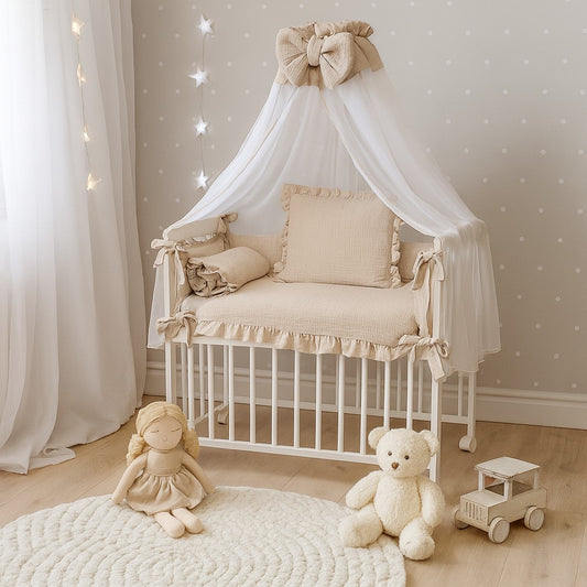 Babyhafen Beistellbett in Weiß mit Musselin Bettwäsche in Beige – stilvolles Komplettbett für Neugeborene