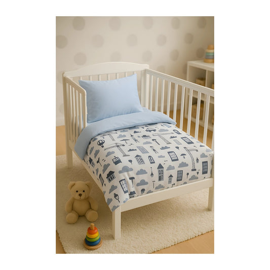Baby Bettwäsche Set Baustelle 4-teilig – Blaues Kinderbettwäsche-Design mit Baukränen und Häusern, 100% Baumwolle, atmungsaktiv und weich – Babyhafen