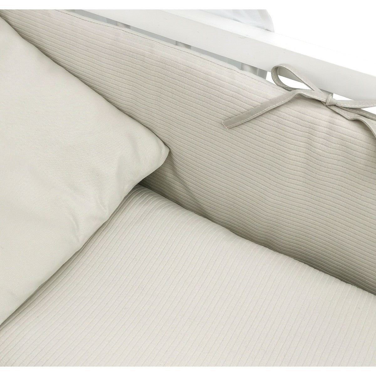 Babybett Komplettset Beige mit Wende-Bettwäsche Nestchen | babyhafen.de 