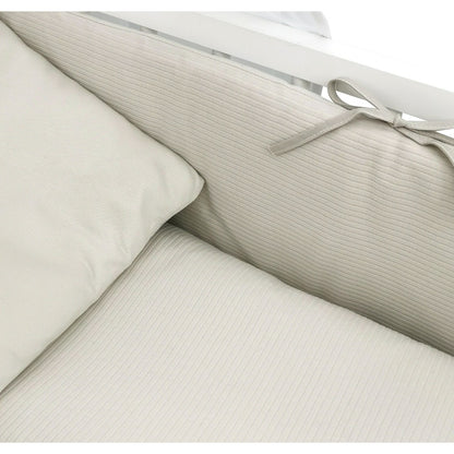 Babybett Komplettset Beige mit Wende-Bettwäsche Nestchen | babyhafen.de 