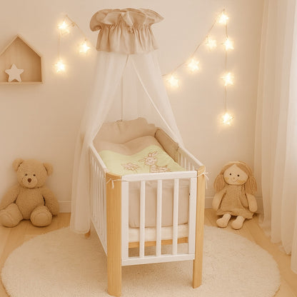 Babyhafen Beistellbett mit Giraffenmotiv und Himmel – gemütliches Babybett in Beige-Grün