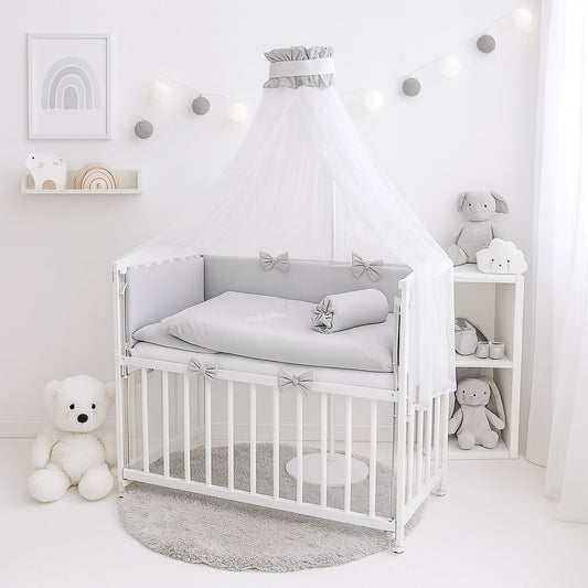 Babybett mit Nestchen und Rollen in Grau – stilvolles Beistellbett von Babyhafen