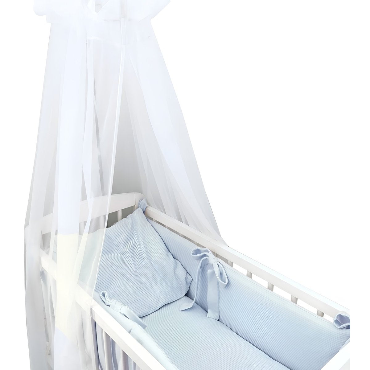 Babybett mit Nestchen und Bettwäsche in Blau