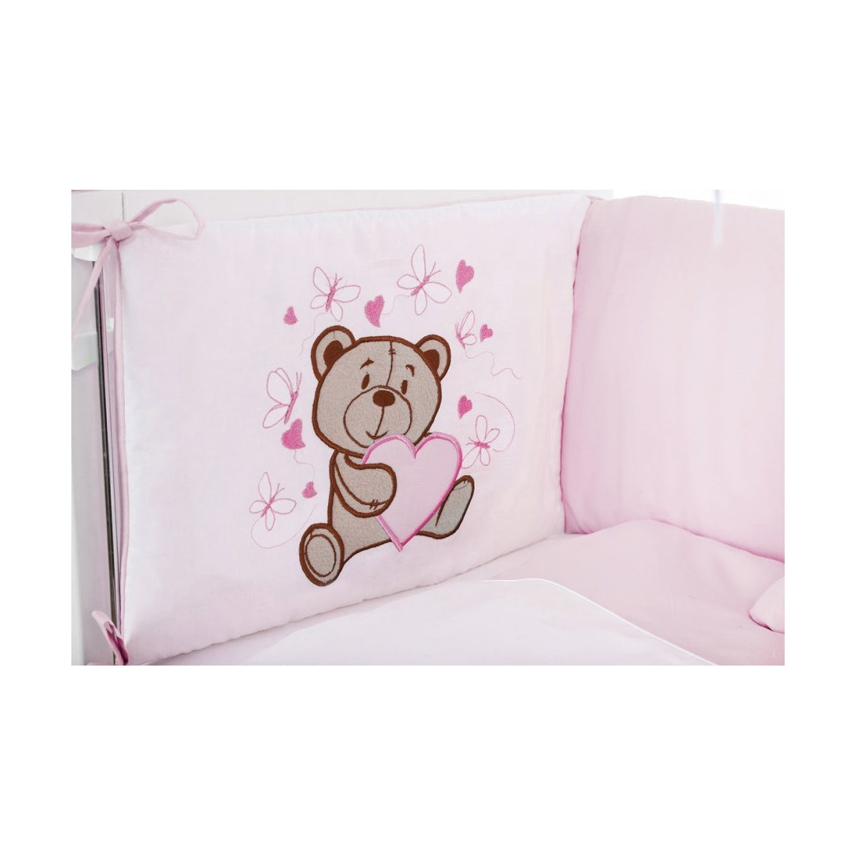 Rosa Bettumrandung mit Teddybär-Motiv und Schmetterlingen für Baby Beistellbett – babyhafen.de