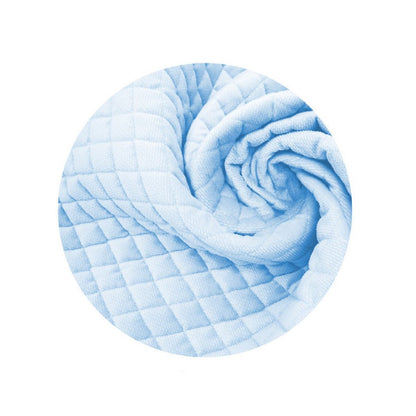 Detailansicht gesteppter Samt Stoff in Blau für Bettnestchen Babybett