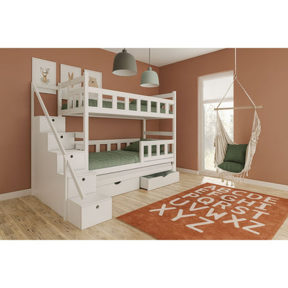 Weißes Massivholz-Etagenbett mit Treppe und Schubladen, eingerichtet in einem modernen Kinderzimmer mit warmen Terrakotta-Wänden