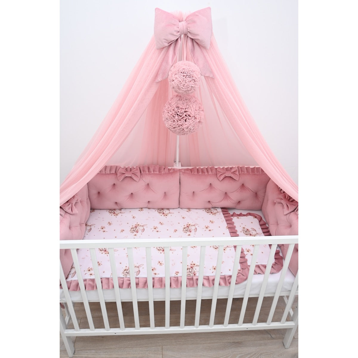 Hochwertiges Babybett 60x120 in Rosa mit Matratze und Nestchen