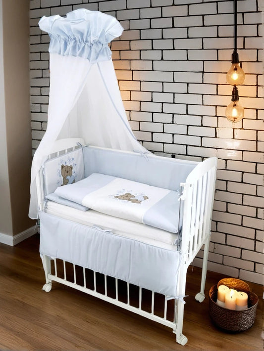 Beistellbett Knuddelbärchen Holz mit Matratze & blauer Bettwäsche - babyhafen.de 