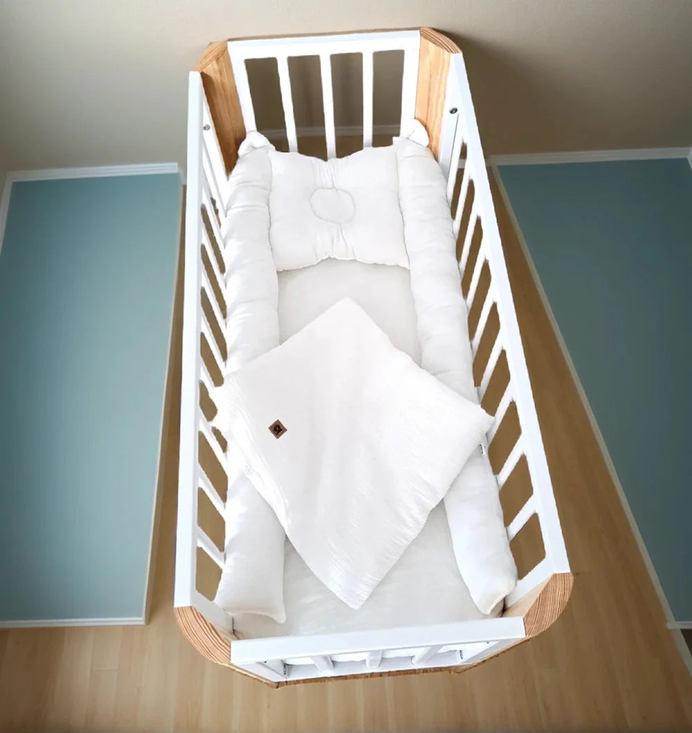 Orthopaedisches Kissen Set – Babynest, Decke & Musselin-Bettlaken