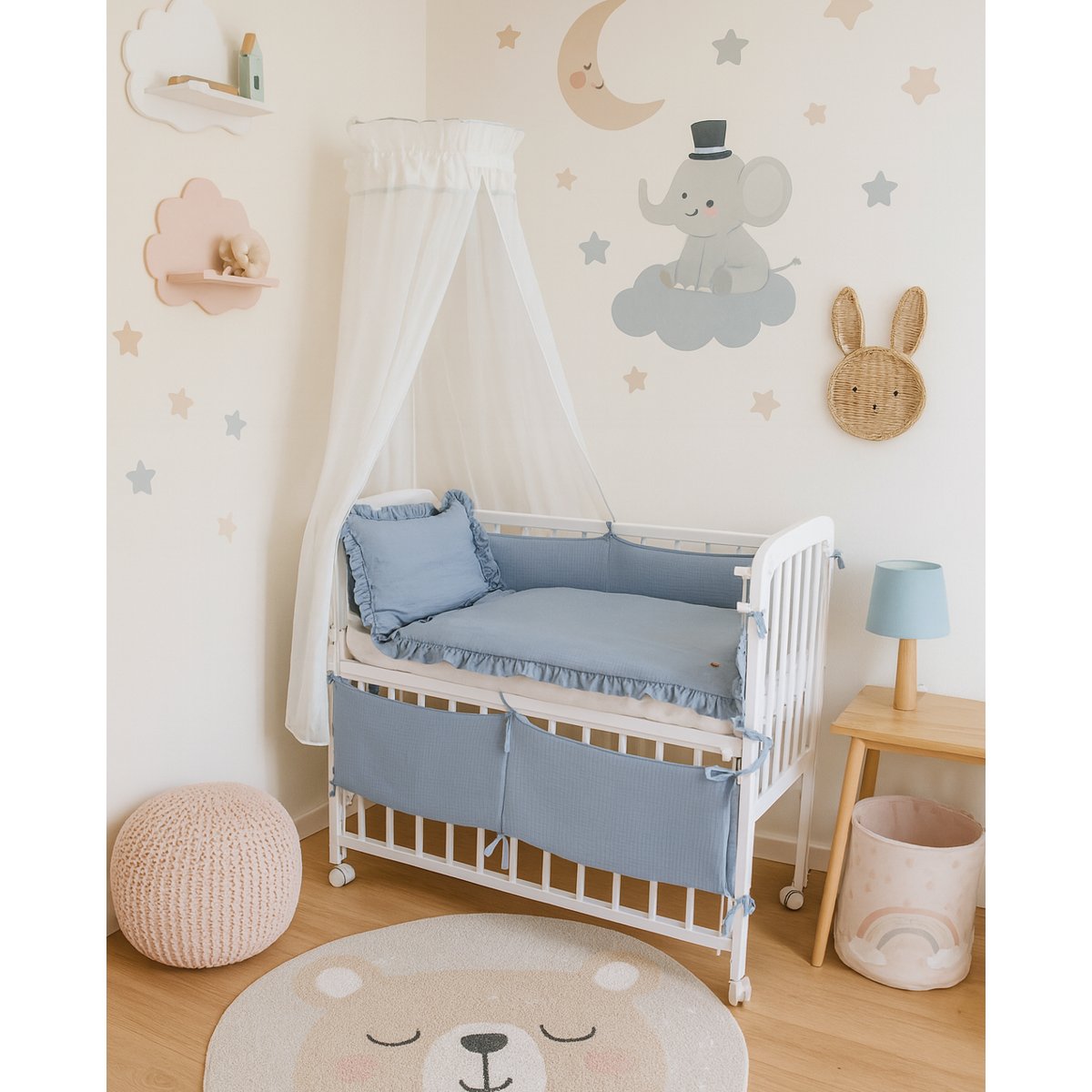 Babyhafen Beistellbett weiß mit Musselin-Bettwäsche in Jeansblau