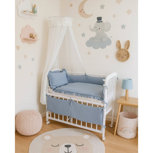 Babyhafen Beistellbett weiß mit Musselin-Bettwäsche in Jeansblau