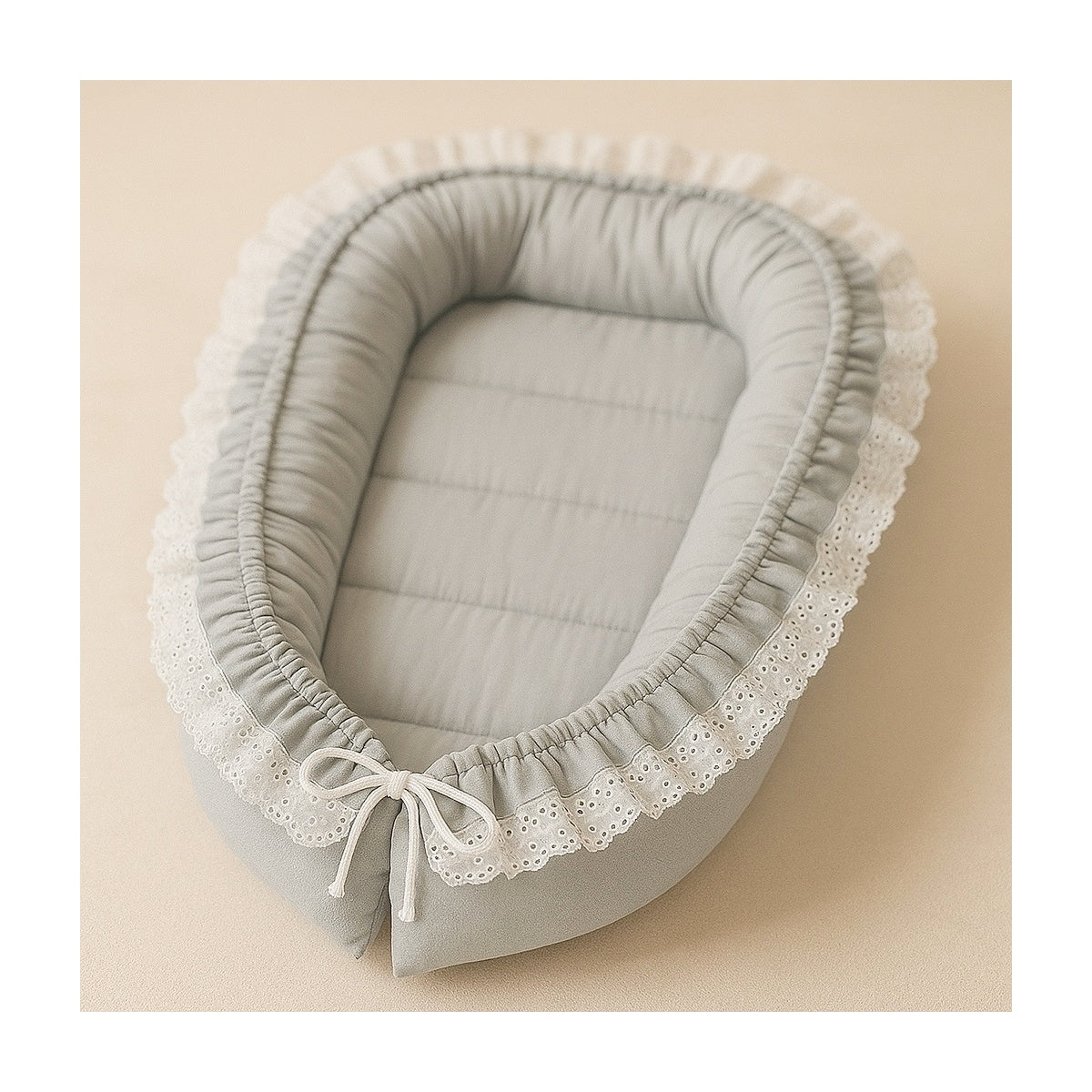 Weiches Baby Kuschelnest mit Spitze – gemütlicher Schlafplatz für Babys