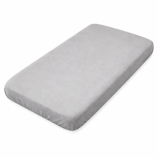 Graues Spannbettlaken aus Baumwolle auf Babybett 50×100 cm, passgenau und glatt gespannt