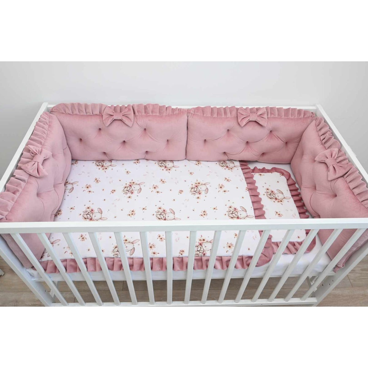 Babybett 60x120 Rosa mit Nestchen und Textilien