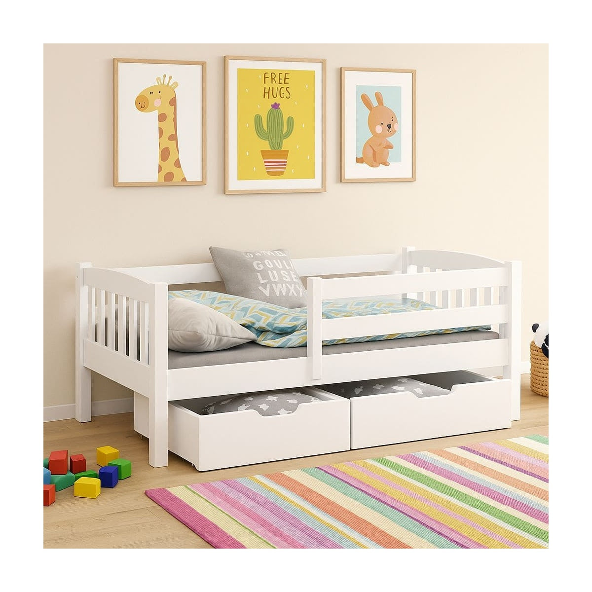 Weißes Massivholz-Kinderbett 90×200 cm mit Rausfallschutz und zwei Schubladen, eingerichtet in einem modernen Kinderzimmer