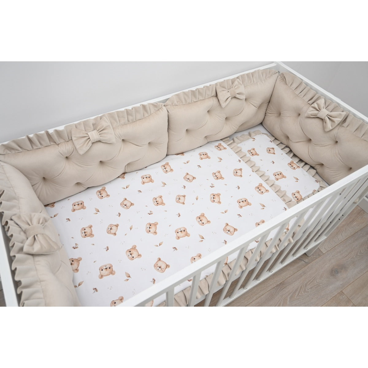 Stilvolles Babybett Set Beige mit Teddybären Design
