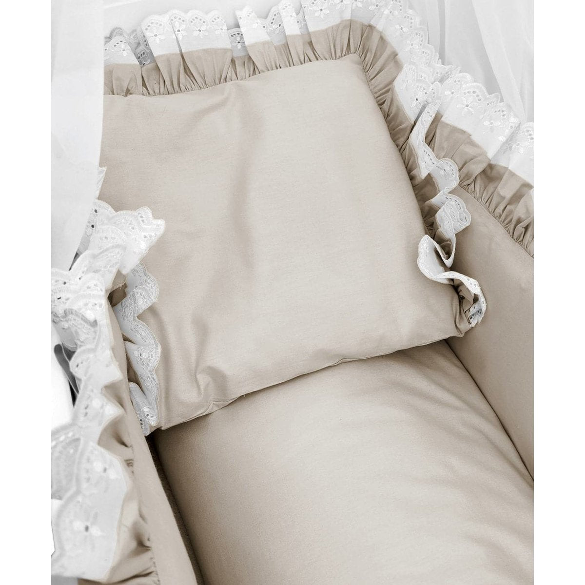 Detail Babybett Komplettset in Beige mit Spitze und Bettwäsche
