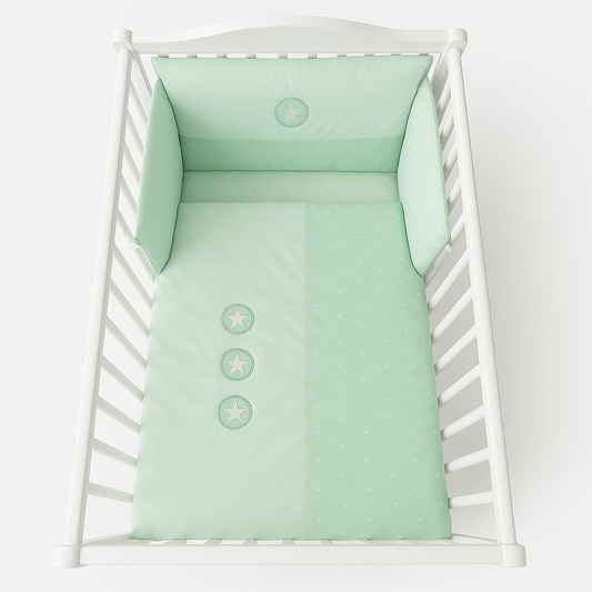 Babyhafen Babybettwäsche grün mit Sternmotiv im Kinderbett
