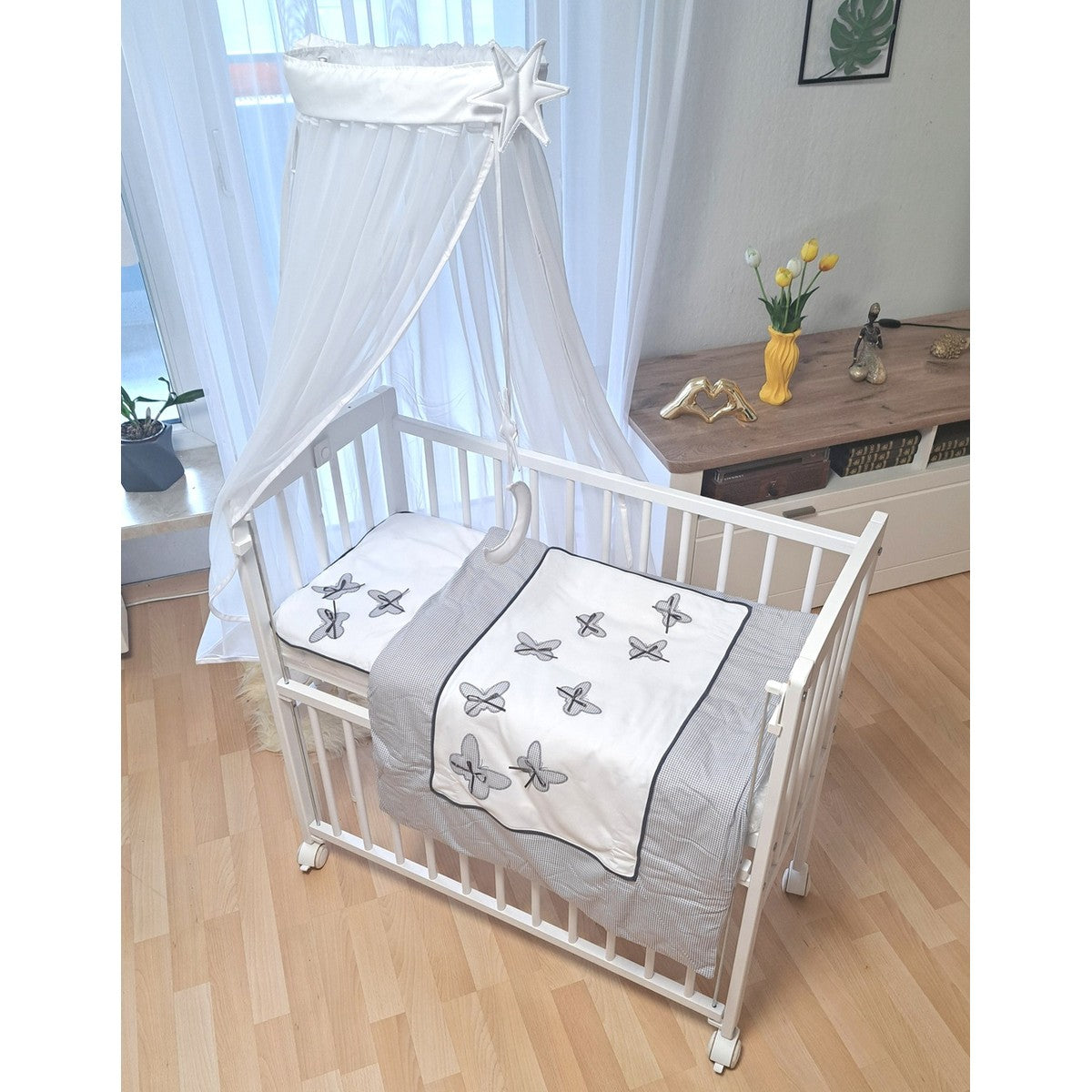 Komplettbett Babyhafen weiß mit Schmetterlinge-Bettset und Matratze