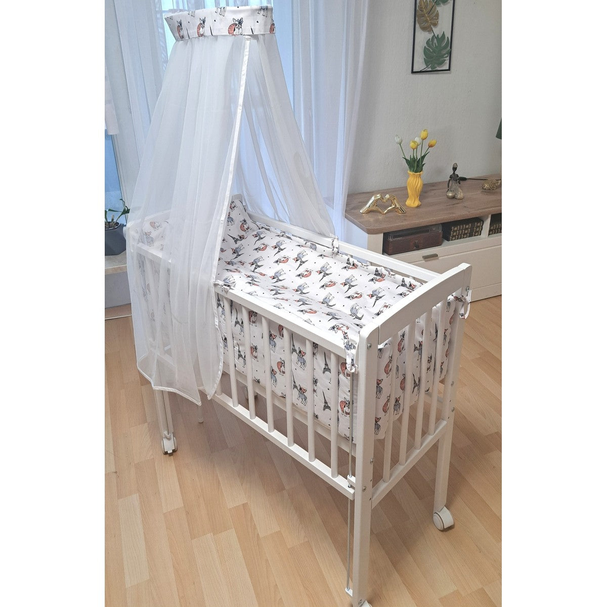 Babybett weiß mit Eiffelturm- und Tiermotiv Bettwäsche_babyhafen.de