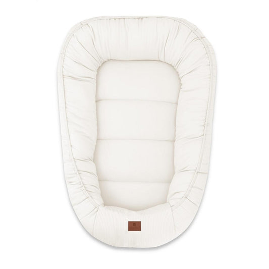 Ein weicher, hochwertiger Baby-Kokon aus 100 % natürlicher Baumwolle – ideal für sicheren, komfortablen Schlaf ab den ersten Lebenstagen.