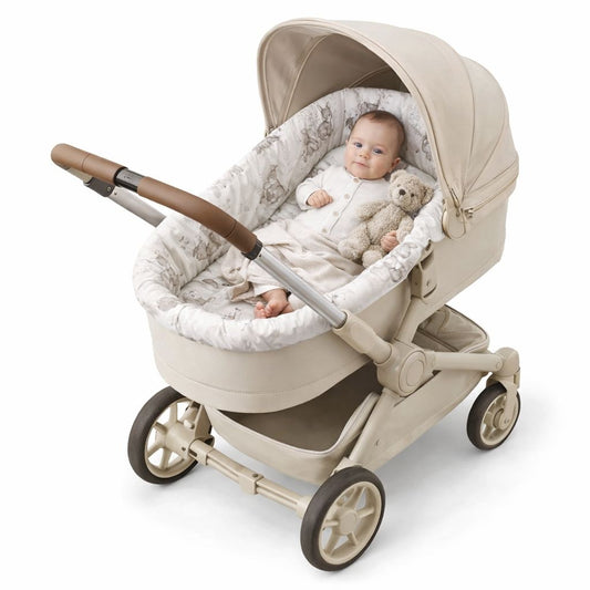 Babynestchen mit Waldtiere Motiv im Kinderwagen – weiches Babynest für Neugeborene