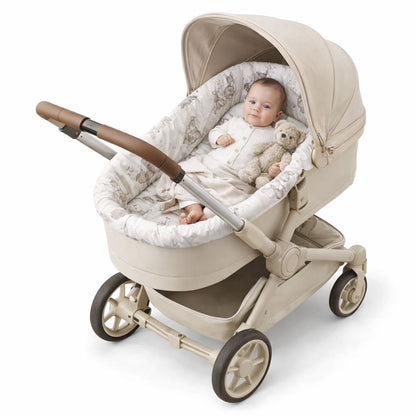 Babynestchen mit Waldtiere Motiv im Kinderwagen – weiches Babynest für Neugeborene