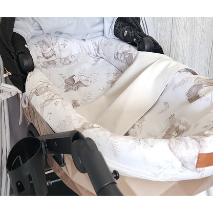 Babynestchen mit Waldtiere Motiv im Kinderwagen – weiche Baby Umrandung für Neugeborene