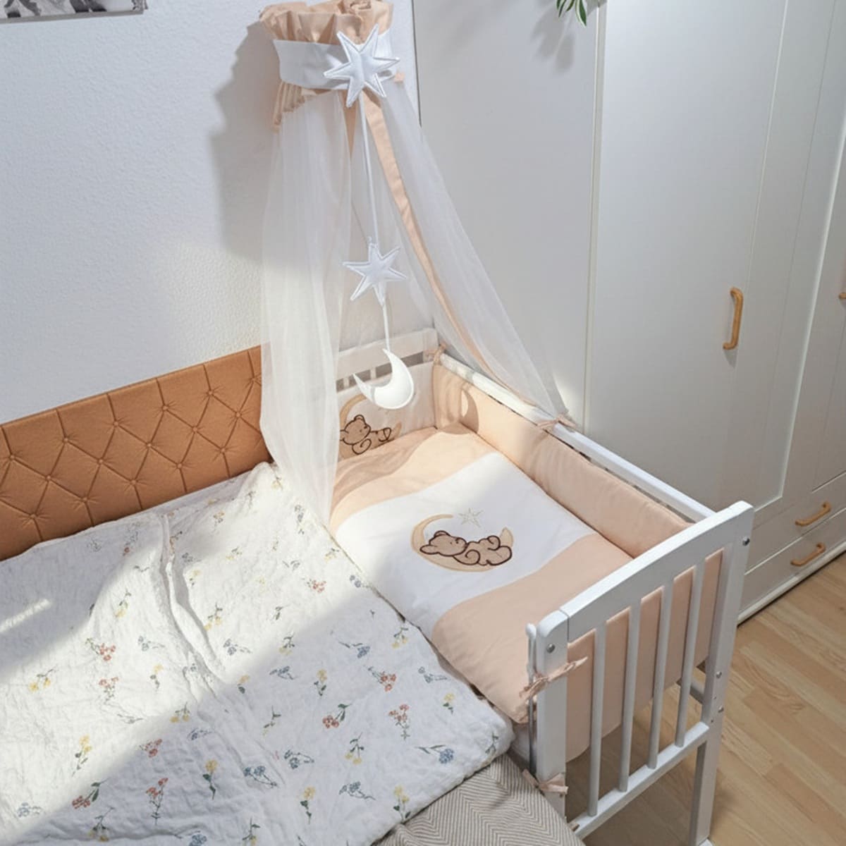 Babyhafen Beistellbett Komplettbett Beige – Bär auf dem Mond