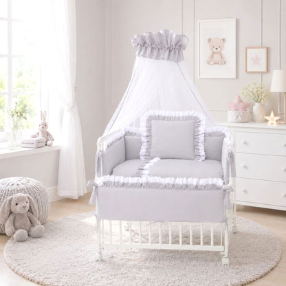 3in1 Beistellbett Royal Grau im hellen Babyzimmer mit Baldachin, Bettwäsche und Nestchen 90x40 cm