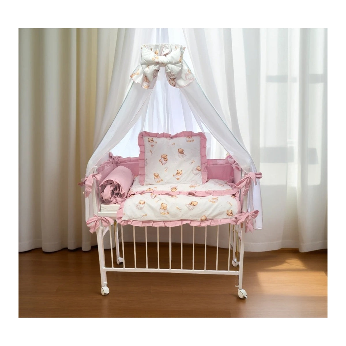 Babybett Musselin Rosa mit absenkbarem Seitengitter, Rollen und 6-teiligem Bettwäsche-Set