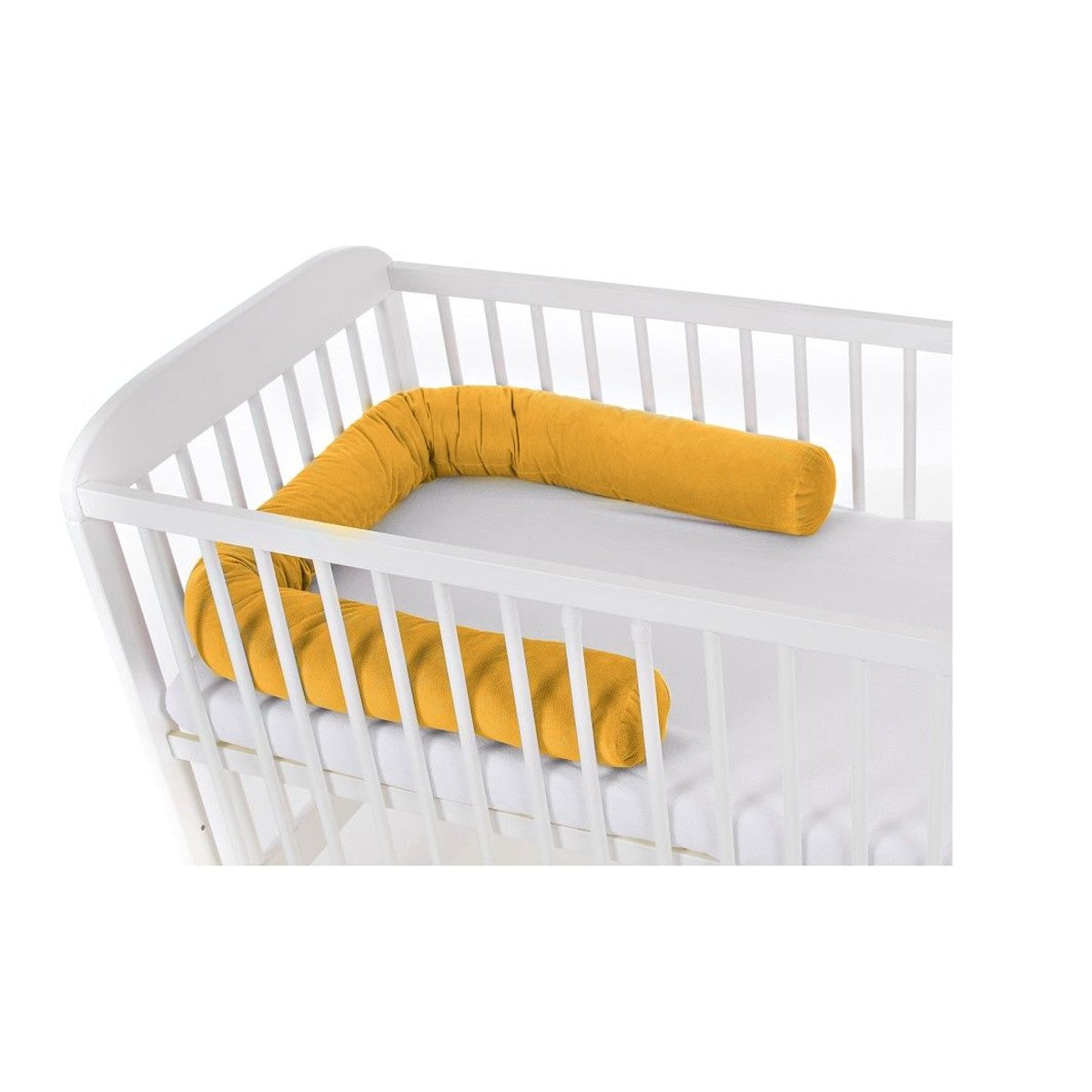 Samt Bettumrandung Schlange 180 cm in Senfgelb im Babybett