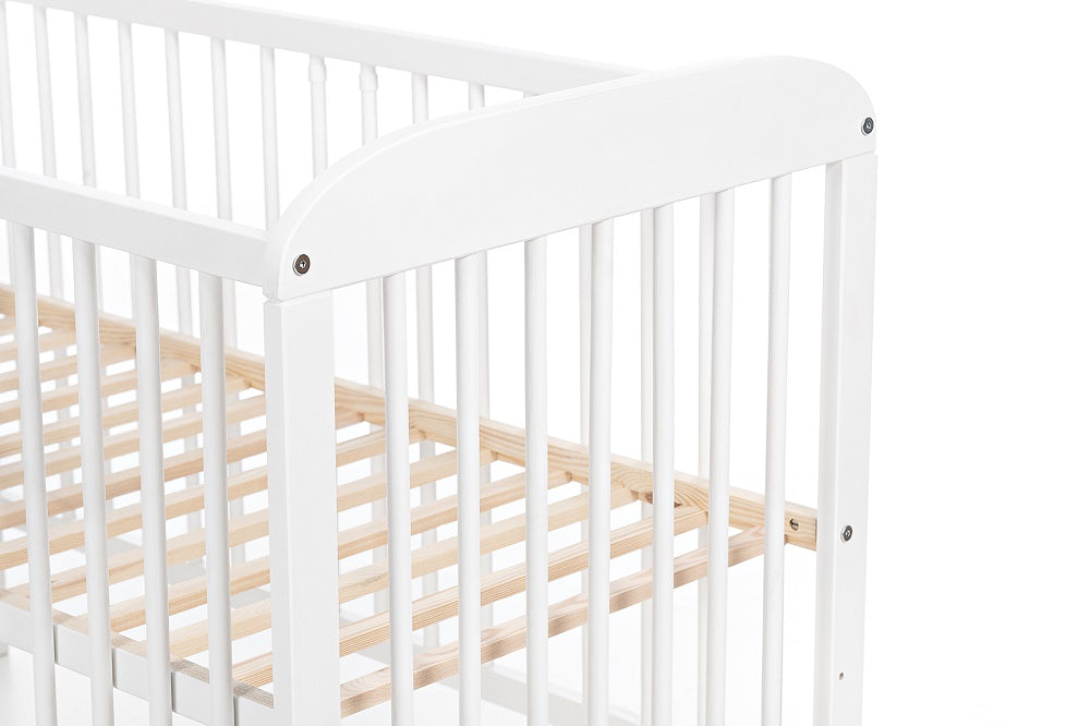 Kinderbett Weiß EMI 60 × 120 Matratze Bezüge - babyhafen.de 