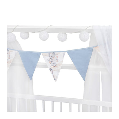 Stoffgirlande Blau und Weiß als Deko für Babybett Hausbett