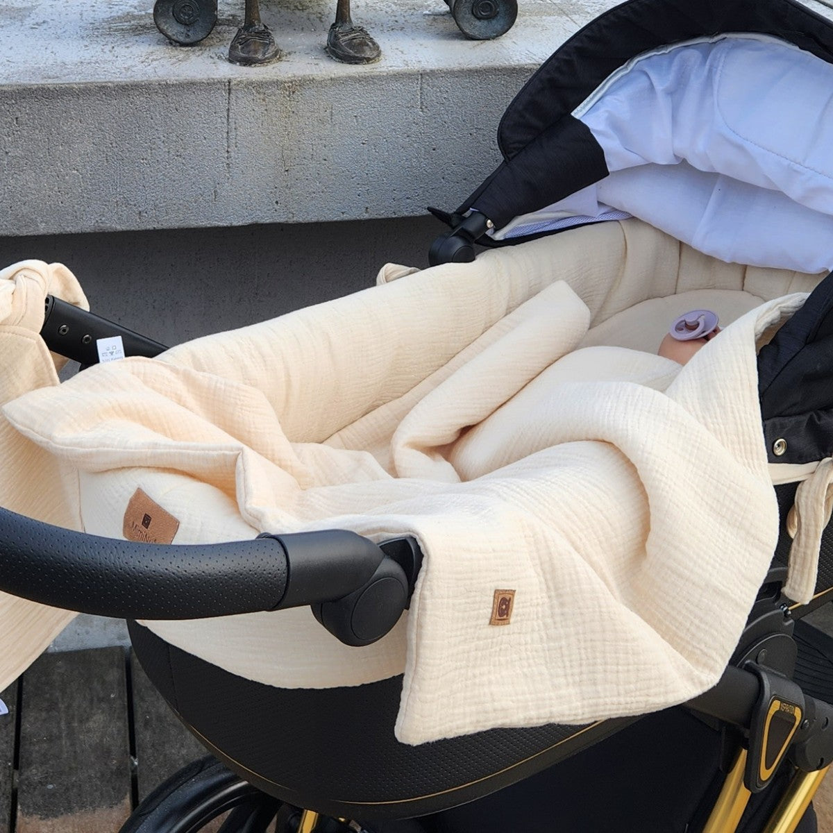 Beiges Musselin Kinderwagen Set – weich, atmungsaktiv und perfekt für dein Baby unterwegs