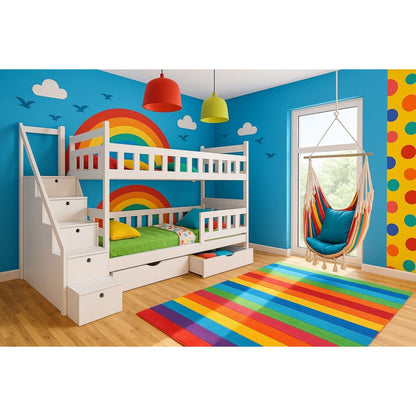 Weißes Massivholz-Etagenbett mit Treppe und Schubladen, eingerichtet in einem bunten Kinderzimmer mit Regenbogenmotiv und farbenfroher Dekoration