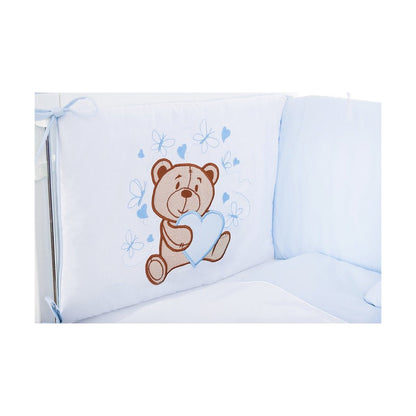 Nestchen Babybett blau mit besticktem Teddybär und Herzmotiv – Babyhafen